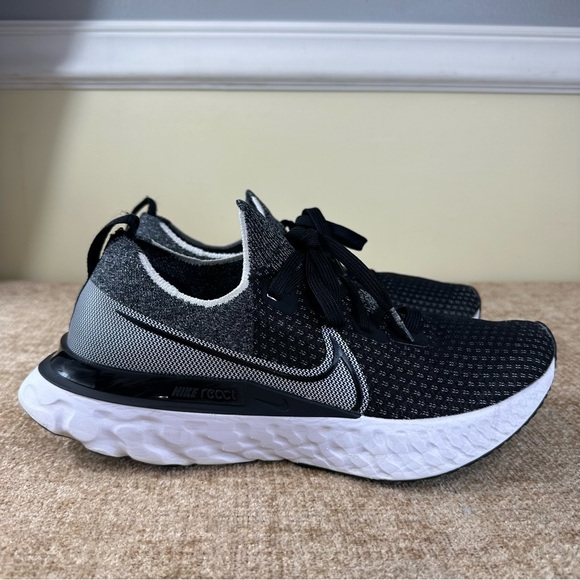 Nike React Infinity Run Flyknit Black/White Men’s Size 10 - Picture 5 of 12